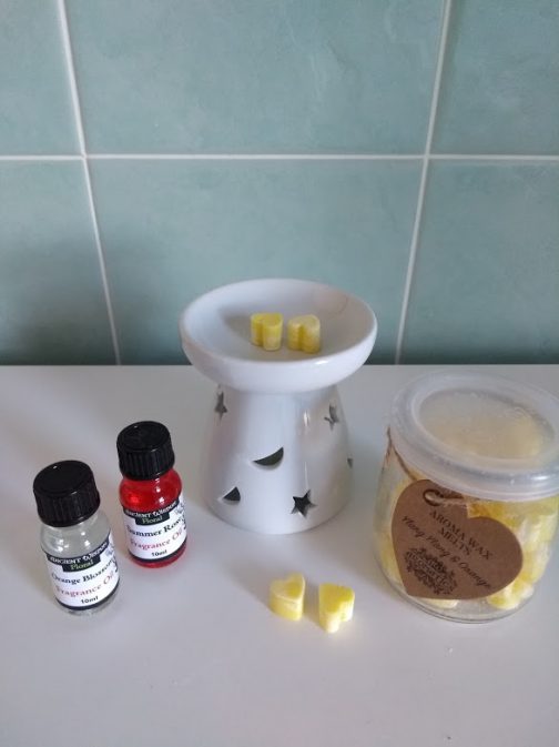 5 x 7 cm Tealight Oil Burner gift Set - 2 Fragrance oils & 60 Wax melts - Image 5