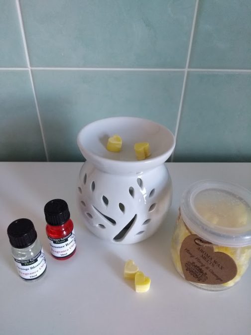 10 x 5 cm Tealight Oil Burner gift Set - 2 Fragrance oils & 60 Wax melts - Image 4
